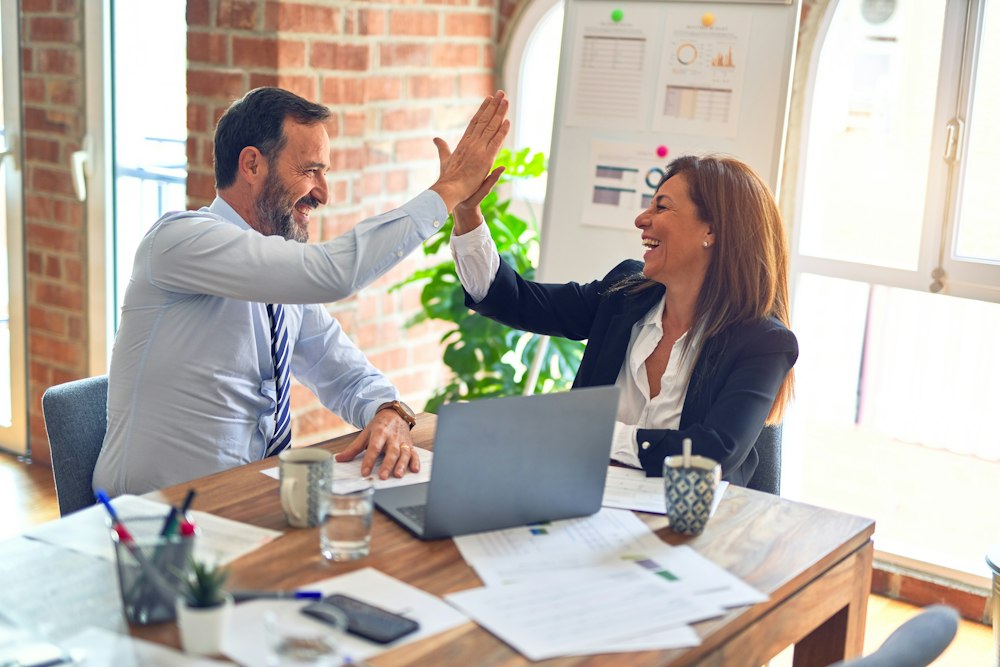 Familia protegida por seguros.agency